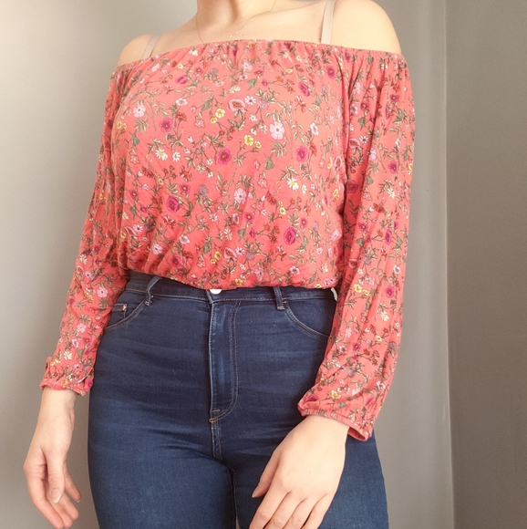 H&M Tops - 💝Cute crop top H&M